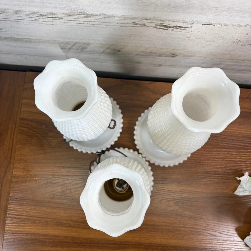 Vintage Hobnail Milk Glass‎ Lamp Table Boudoir Hurricane 14